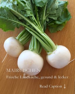 Mairübchen. Frisches aus der Landküche
Schon mal Mairübchen probiert?
Der Gourmet freut sich auf ein delikates Frühlingsgemüse, das kalorienarm und in der Küche vielseitig verwendbar ist.
Die Gärtnerin freut sich, weil Mairübchen von der Aussaat bis zur Ernte nur 4 Wochen Zeit brauchen und keine besonderen Ansprüche haben - außer einer gleichmäßigen Versorgung mit Wasser.
Heute 6 schnelle Rezeptideen und 1 Rezept mit Mairübchen im Blog. Viel Spaß beim Nachkochen.
https://www.wo-blumenbilder-wachsen.de/mairuben-6-rezepte-gesunde-kueche/
Kurzlink: http://www.insbeet.de/Mairuebchen
#kochen #rezept #frühling #gesundeküche #gesunderezepte #gemüse #ausliebezumessen #leckeressen #gesundundlecker #gesundernähren #saisonal #schnelleküche #frisch #rezeptaufdemblog #hausgemacht #essenmachtglücklich #veggiefood #vitamine #lowcarbrezepte #schlemmen #foodblogger #waskocheichheute #rezeptimblog #kochenistliebe #leckerundgesund #mittagessen #foodblogliebe #rezepte #essen #gesundkochen
Mairüben erinnern geschmacklich an Kohlrabi, sind aber viel eleganter und dezenter