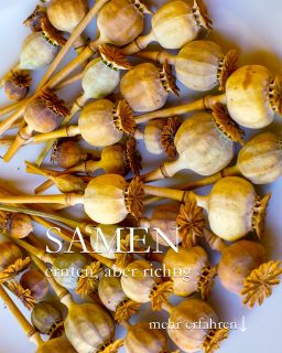 Saatgut ernten, aber sicher
Jetzt beginnt die beste Zeit, Samen von Sommerblumen zu ernten. Wichtig ist:
+++ Nur an der Pflanze gereifter Samen ist keimfähig!
Es hilft also nicht, unreife Mohnkapseln zu schneiden und danach trocknen zu lassen. Diese Samen gehen nicht auf. Das gilt für ALLE Blumen. Reife Mohnsamen rascheln in der Kapsel und unter der Kappe befinden sich offene Löcher. Dreht man die Kapsel um und schüttelt sie, fallen die Samen ganz einfach raus.
++ Nehmen Sie zum Ernten ein Gefäß mit in den Garten. Reifer Samen fliegt schnell davon.
+ Lassen Sie den Samen im Haus noch 2-3 Tage nachtrocknen
+ Trennen Sie Spelzen vom Samen. Dazu Samen auf einen flachen Teller streuen und vorsichtig darüber pusten. Spelzen fliegen weg, der Samen bleibt.
+ Füllen Sie die Samen anschließend in kleine Behälter wie Medizindöschen, Kaugummi-Dosen, Teefilter oder selbst gefaltete Papiertüten.
+ Beschriften Sie den Behälter mit Name der Blume + Jahr der Ernte.
+++ Lagern Sie das Saatgut anschließend kühl und dunkel.
Fazit: Egal ob im Garten oder am Wegesrand (Wegwarte!): Saatgut ernten lohnt sich und ist ganz einfach.
Im Blog: 30 Blumen, bei denen sich die Saatgut-Ernte besonders lohnt. Dazu viele Bilder und Tipps zu den einzelnen Pflanzen.
https://www.wo-blumenbilder-wachsen.de/saatgut-ernten-30-blumen/
Kurz: https://www.insbeet.de/Saatgut
#Garten #Blumen #Samen #Saatgut #Sämerei #Anzucht #gärtnern #LebenmitBlumen #Pflanzenvermehren #Sommerblumen #Gartenwissen #Gartentipps